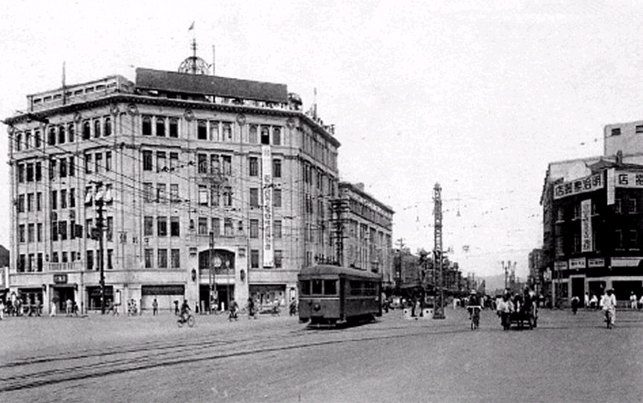 시인 이상 >건축무한육면각체<를 해석한다면...
