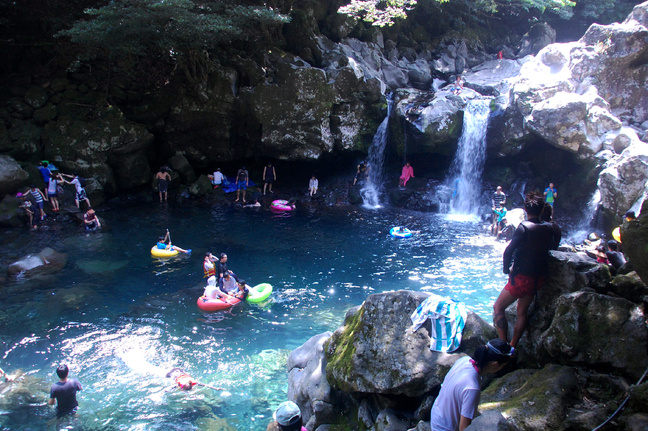 뼛속까지 시원해지는 돈내코 ‘원앙폭포’