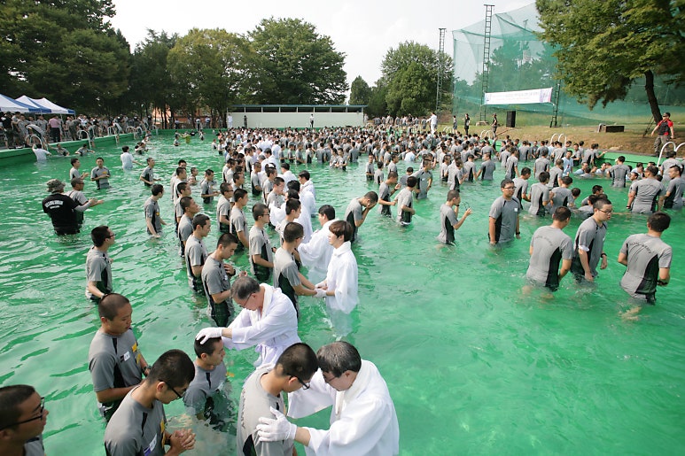 육군훈련소 진중침례식: 장병 4천여명 집례